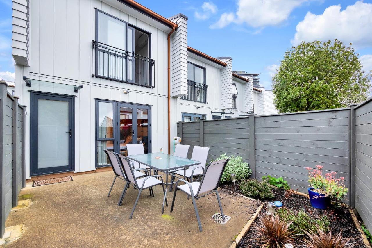 Greenwich Townhouse With Parking And Air-Con Auckland Zewnętrze zdjęcie