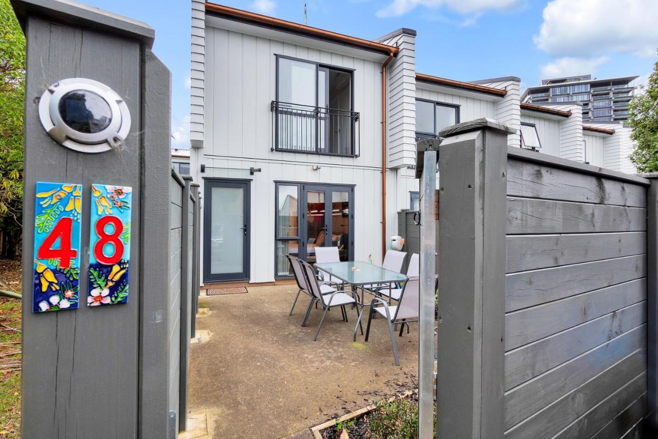 Greenwich Townhouse With Parking And Air-Con Auckland Zewnętrze zdjęcie