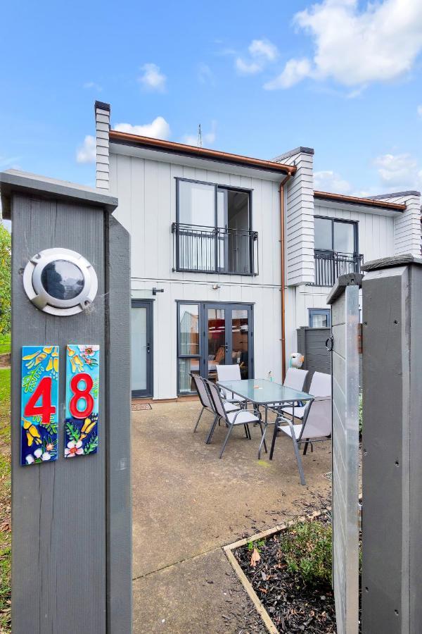 Greenwich Townhouse With Parking And Air-Con Auckland Zewnętrze zdjęcie