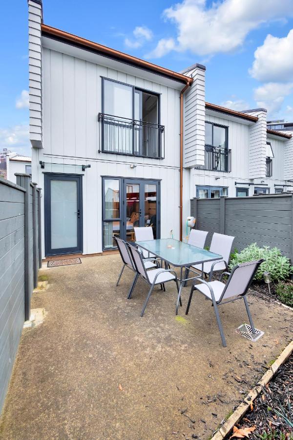 Greenwich Townhouse With Parking And Air-Con Auckland Zewnętrze zdjęcie